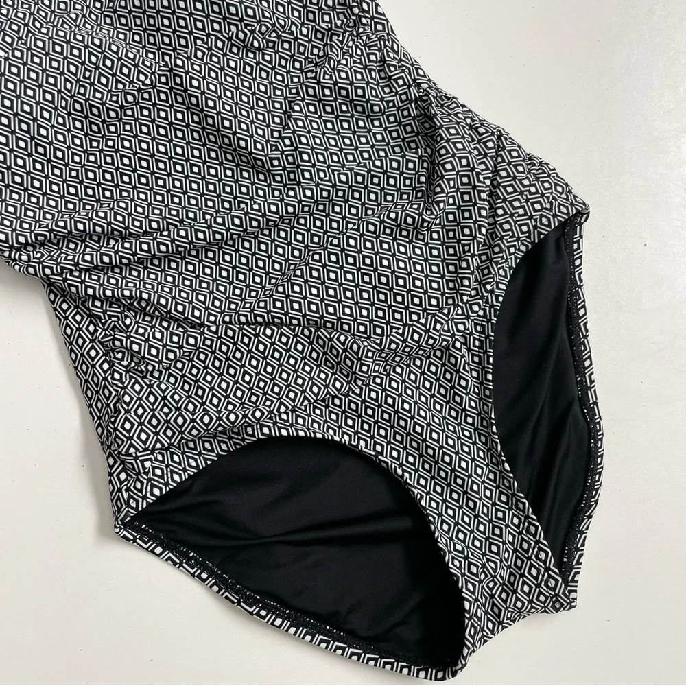 DKNY Swimsuit One Piece Geometric Padded Shelf Bra Ruching Boning Black White - Picture 16 of 16